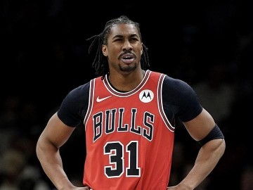 开云体育-艾维因反 LGBTQ 言论被裁，NBA 的包容，只容得下一种声音？